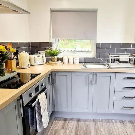 Cosy Hideaway Lodge In Glan Gwna Caeathro Extérieur photo