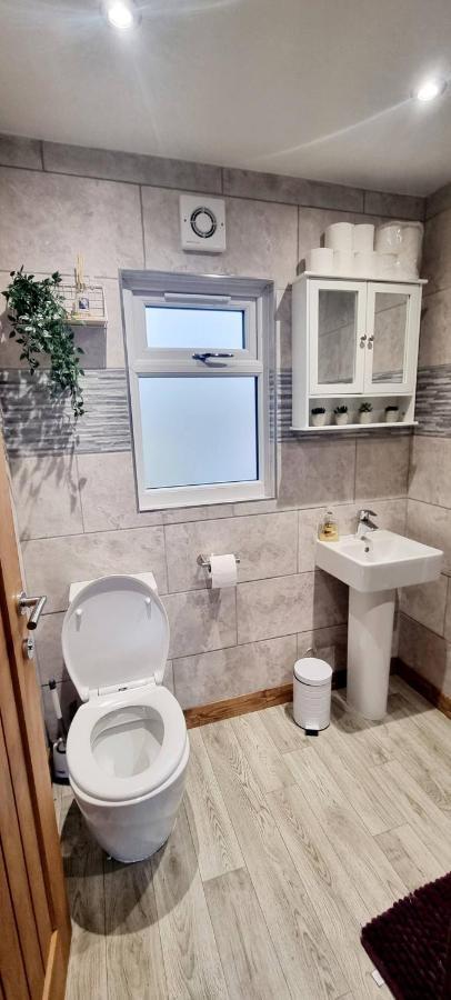 Cosy Hideaway Lodge In Glan Gwna Caeathro Extérieur photo